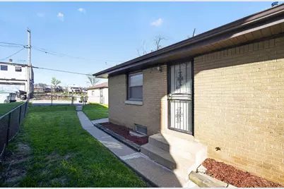 7471 W Beckett Ave, Milwaukee, WI 53216 - Photo 1