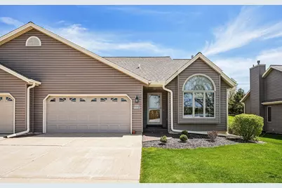 W204N16184  Jackson Dr, Jackson, WI 53037 - Photo 1