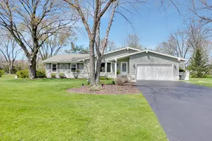 W332N5447 Solveson Dr, Merton, WI 53058 - Photo 2