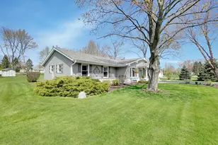 W332N5447 Solveson Dr, Merton, WI 53058 - Photo 4