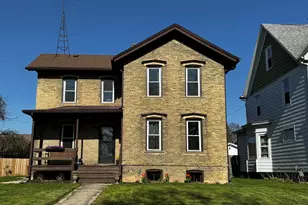 209 College Ave, Watertown, WI 53094 - Photo 2