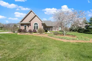 210 Hunters Xing S -, Slinger, WI 53086 - Photo 8