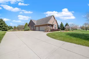 210 Hunters Xing S -, Slinger, WI 53086 - Photo 2