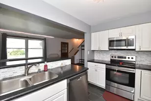 5132 S King Arthurs Ct, Greenfield, WI 53221 - Photo 6