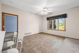N55W17164 Ravenwood Dr, Menomonee Falls, WI 53051 - Photo 12