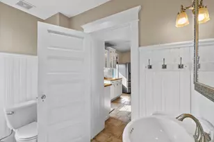 N86W16387 Appleton Ave, Menomonee Falls, WI 53051 - Photo 16