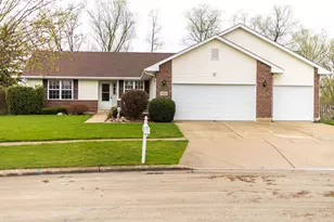 1404 Willow Ln, Harvard, IL 60033 - Photo 2