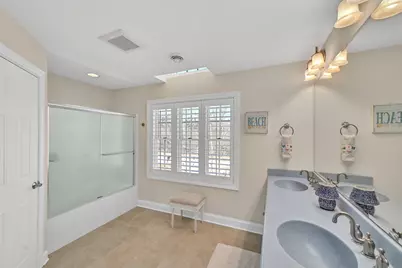 13300 N Silver Fox Dr, Mequon, WI 53097 - Photo 18