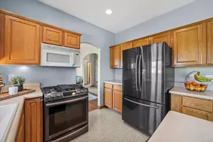 209 Green Valley Dr, Racine, WI 53406 - Photo 12