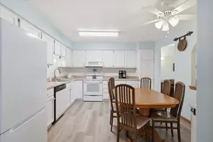 628 Westbury Ln, Delavan, WI 53115 - Photo 6