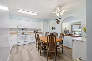 628 Westbury Ln, Delavan, WI 53115 - Photo 8