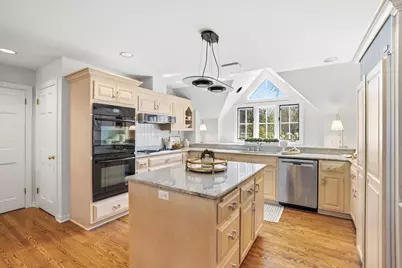 9731 N Hilltop Ln, Mequon, WI 53092 - Photo 26