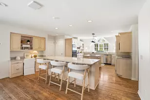 9731 N Hilltop Ln, Mequon, WI 53092 - Photo 30