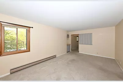 305  Cheviot Chase - #6, Waukesha, WI 53186 - Photo 6