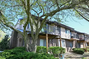 305 Cheviot Chase, Waukesha, WI 53186 - Photo 2