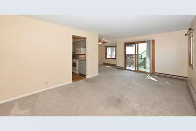 305  Cheviot Chase - #6, Waukesha, WI 53186 - Photo 4