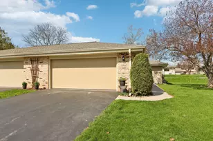 11013 N Elder Tree Ct, Mequon, WI 53092 - Photo 6
