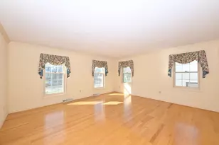 822 S Comanche Ln, Waukesha, WI 53188 - Photo 6