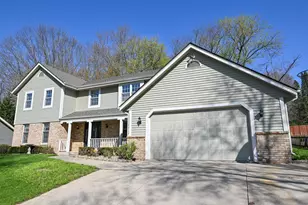 822 S Comanche Ln, Waukesha, WI 53188 - Photo 2