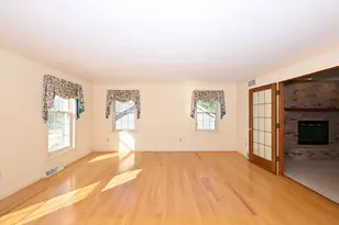 822 S Comanche Ln, Waukesha, WI 53188 - Photo 8