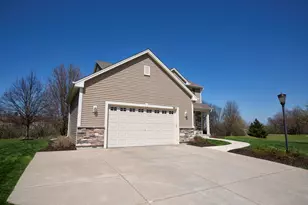 1822 Rockridge Way, Waukesha, WI 53188 - Photo 26