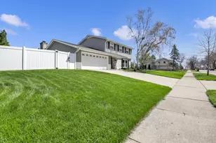 230 E Golden Ln, Oak Creek, WI 53154 - Photo 4