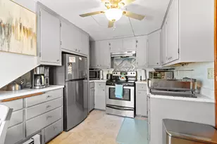 2179 S 84th St, West Allis, WI 53227 - Photo 16