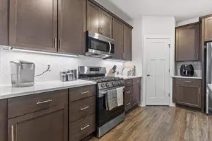 914 Foxwalk Dr, Racine, WI 53185 - Photo 6
