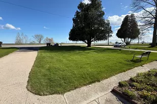 2912 Memorial Dr, Two Rivers, WI 54241 - Photo 16