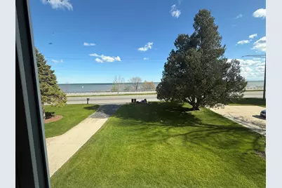 2912  Memorial Dr, Two Rivers, WI 54241 - Photo 14