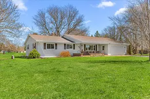 W6392 Judy Dr, Plymouth, WI 53073 - Photo 4