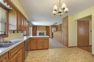 3400 Shorewood Dr, Racine, WI 53404 - Photo 12