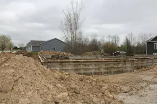 509 Emerald Point, Kewaskum, WI 53040 - Photo 2