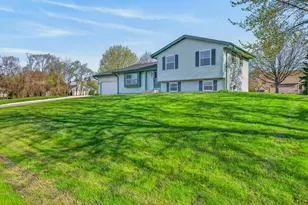 2840 W Southland Dr, Franklin, WI 53132 - Photo 2