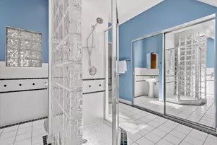 7015 N Milwaukee River Pkwy, Glendale, WI 53209 - Photo 26
