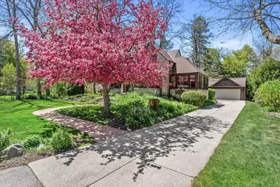 7015 N Milwaukee River Pkwy, Glendale, WI 53209 - Photo 2