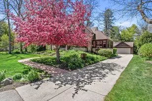 7015 N Milwaukee River Pkwy, Glendale, WI 53209 - Photo 2