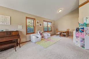 W227N2540 Meadowood Ln, Pewaukee, WI 53186 - Photo 14