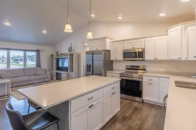 2102  Prairie Pl, Holmen, WI 54636 - Photo 10