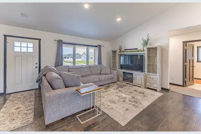 2102  Prairie Pl, Holmen, WI 54636 - Photo 18