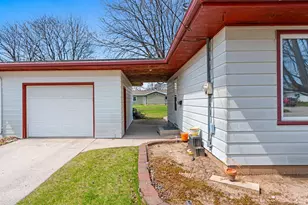 728 S 31st St, Manitowoc, WI 54220 - Photo 24