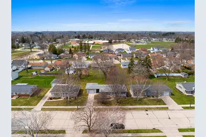 728 S 31st St, Manitowoc, WI 54220 - Photo 34