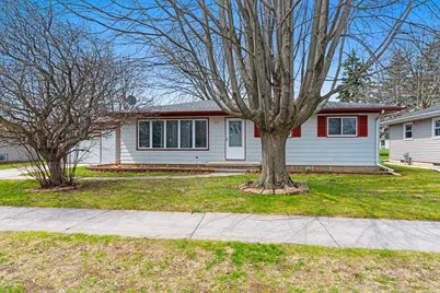 728 S 31st St, Manitowoc, WI 54220 - Photo 1