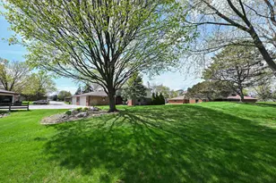 8187 S Forest Hills Circle, Franklin, WI 53132 - Photo 22