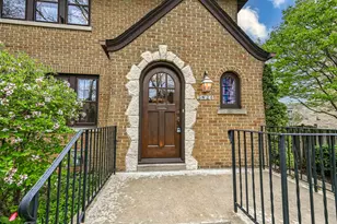 5426 N Diversey Blvd, Whitefish Bay, WI 53217 - Photo 2