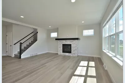 8175 W Bluebird Ct, Mequon, WI 53097 - Photo 8