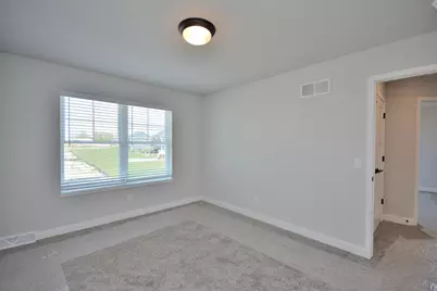 8175 W Bluebird Ct, Mequon, WI 53097 - Photo 22