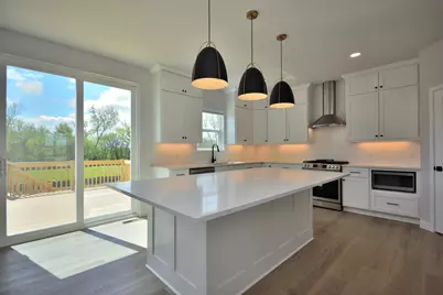 8175 W Bluebird Ct, Mequon, WI 53097 - Photo 10