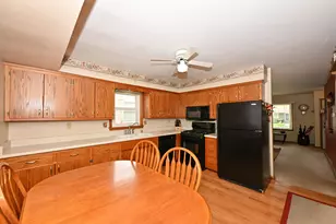 907 Roosevelt Ave, Racine, WI 53406 - Photo 14