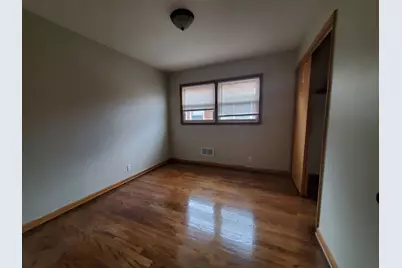 4054 N 85th St #Upper, Milwaukee, WI 53222 - Photo 10